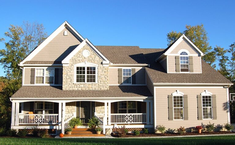 How Nebraskas Climate Impacts Your Roofs Lifespan